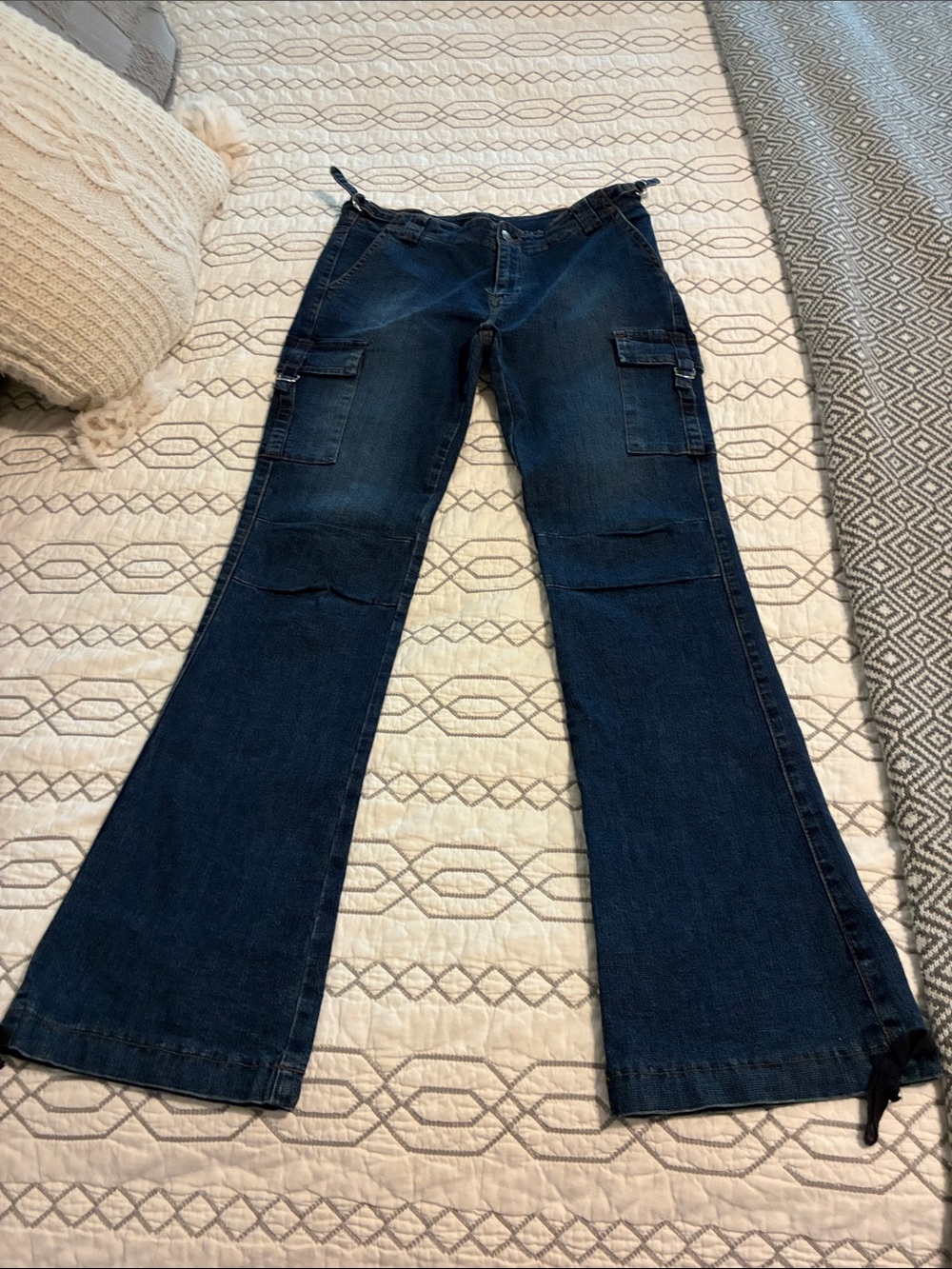 Clash Wide-Leg Flare Cargo Jeans in Dark Indigo